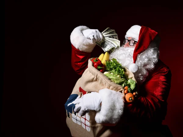 Santa Claus s taškou plnou zeleniny a ovoce — Stock fotografie