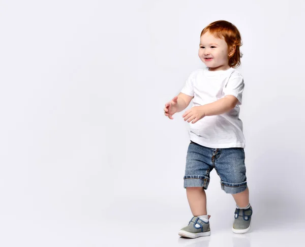 Happy little kid running - isolated over a white background — Stock Photo, Image