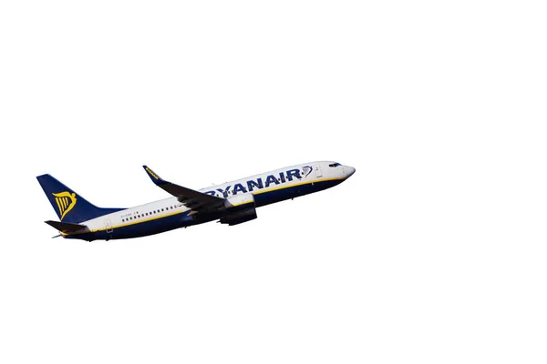 Krakow, Poland 20.12.2019: Ryanair Boeing 737-800 taking off the tail number of the aircraft EI-ENX. Civil aviation, plane takeoff, isolated, isolate. — Stock Photo, Image