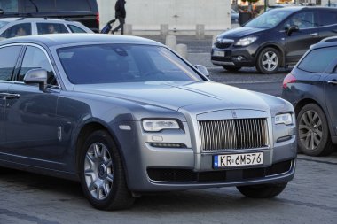 Krakow, Polonya 20.12.2019: Yeni çok pahalı manzaranın ön görünümü