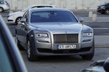 Krakow, Polonya 20.12.2019: Yeni çok pahalı manzaranın ön görünümü