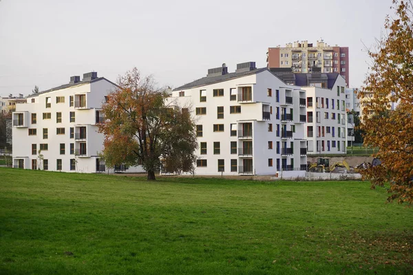 Cracóvia Polônia 2019 Moderna Nova Área Residencial Cidade Europeia Perto — Fotografia de Stock