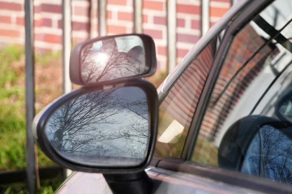 Extra Spiegel Aan Zijaanzicht Voor Auto Het Zicht Veiligheid Verbeteren — Stockfoto