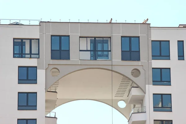 Parts Modern Facade Apartment Buildings Made Glass Concrete Highlights Windows — Stock Photo, Image