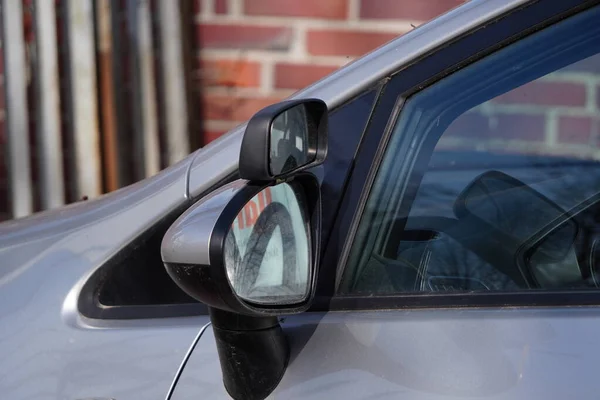 Extra Spiegel Aan Zijaanzicht Voor Auto Het Zicht Veiligheid Verbeteren — Stockfoto