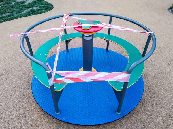 Indoor Spielplatz Für Kinder Ein Karussell Und Schaukeln Kinderspielplätzen Prävention — Stockfoto