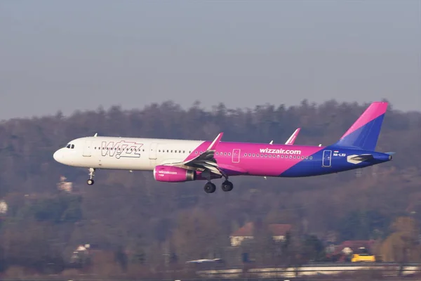 Cracóvia Polônia 2019 Wizz Air Airbus A321 231 Decolando Contra — Fotografia de Stock