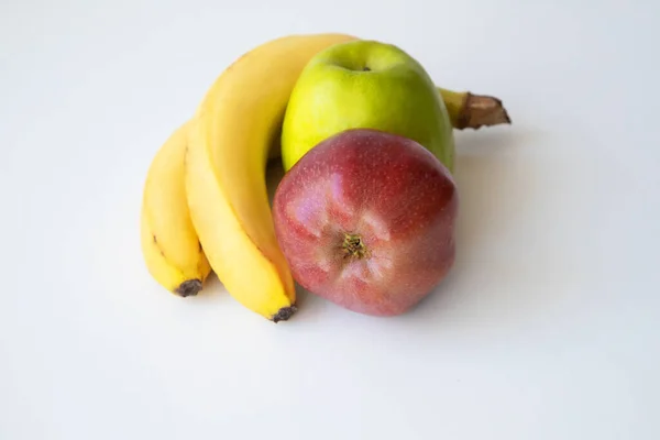 Σύνολο Φρούτων Μπανάνας Πράσινο Και Κόκκινο Μήλο Λευκό Φόντο — Φωτογραφία Αρχείου