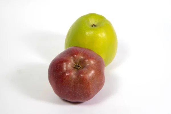 Κόκκινο Πράσινο Μήλο Λευκό Φόντο — Φωτογραφία Αρχείου