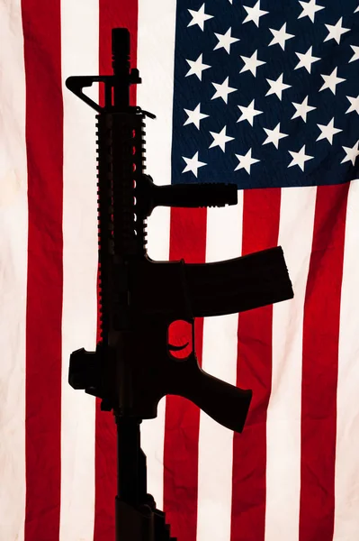 Karabiner Gewehr Silhouette Und Amerikanische Stars Stripes Flagge Hintergrund — Stockfoto