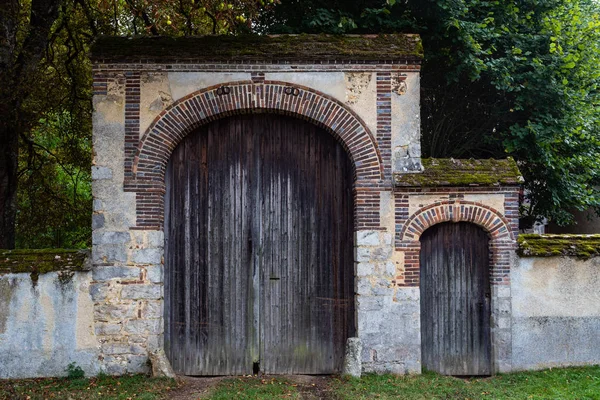 Large Small Castle Doors Entrance Rural France — Stock Photo, Image