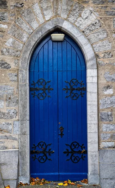 Arco Puerta Iglesia Madera Azul Irlanda Rural Fotos de stock libres de derechos