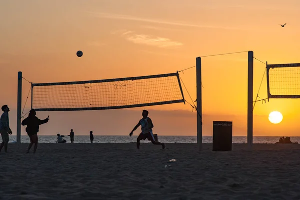 Huntington Beach Califórnia Fevereiro 2013 Voleibol Praia Huntington Durante Pôr — Fotografia de Stock