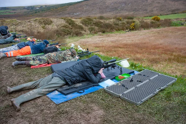 アイルランドの田舎の銃場での長距離ライフルの標的射撃 — ストック写真