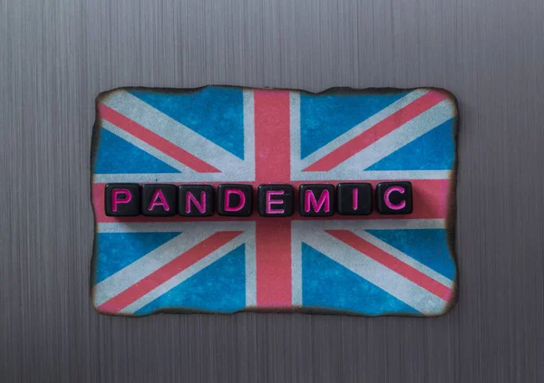 Coronavirus Pandemic Text Grunge Textured United Kingdom Flag Brushed Metal — Stock Photo, Image