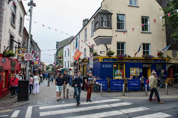 Galway Ireland June 2017 Walking Quay Street Popular Latin Quarter — 图库照片