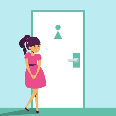 Çocuk tuvalet kapısında duruyor ve işemek istiyor..