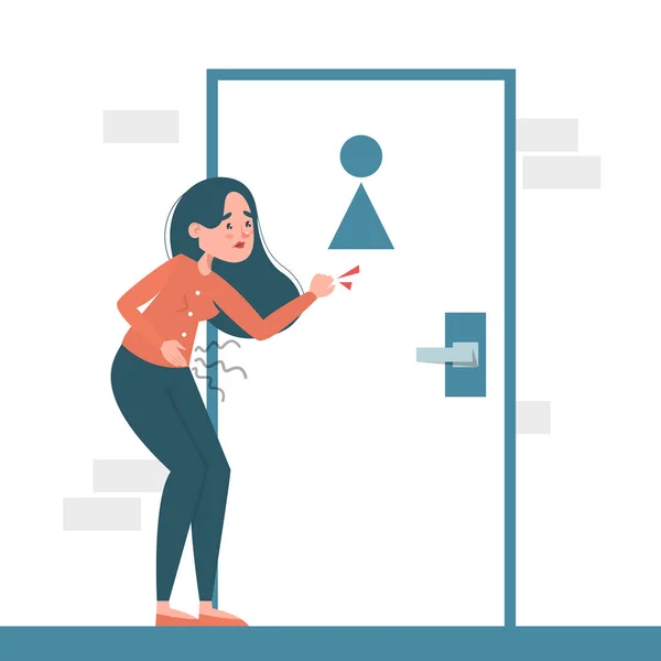 İshal olmuş bir kadın tuvalet kapısının önünde izole edilmiş bir şekilde bekliyor. Midesi ağrıyan bir kız. Karın hastalığı. Kişi tuvalete gitmeli..