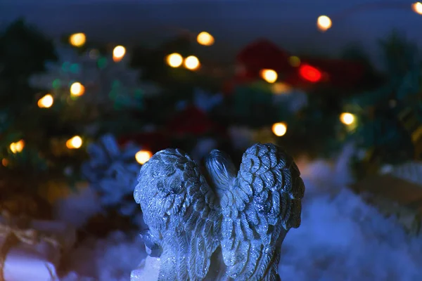 Noite Luzes Composição Natal Anjo Entre Neve Ramos Macios Abeto — Fotografia de Stock