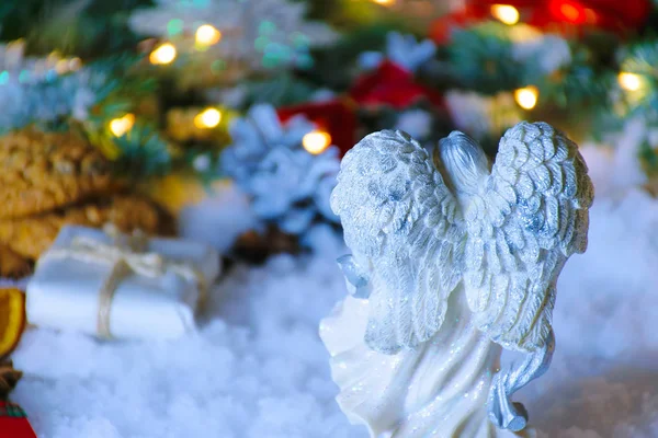 Composição Natal Anjo Entre Neve Ramos Macios Abeto Luzes Biscoitos — Fotografia de Stock