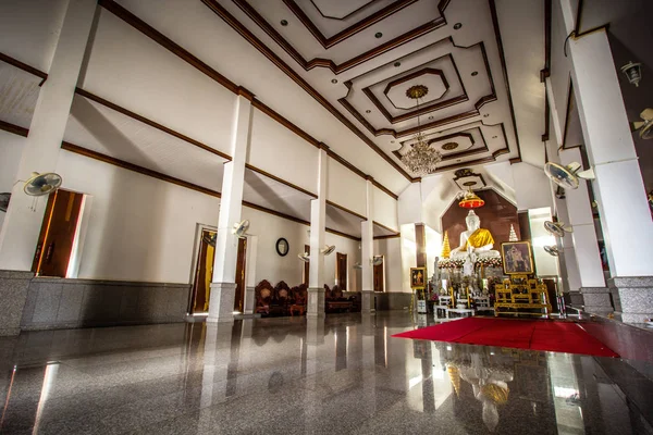 Egy Thai-templom belső tere — Stock Fotó