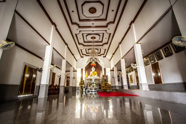 Interior de um templo tailandês — Fotografia de Stock