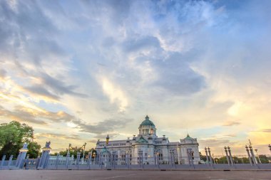 Tayland alacakaranlıkta ananta samakhom taht Salonu