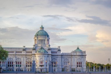 Tayland alacakaranlıkta ananta samakhom taht Salonu