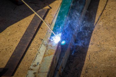 Küçük bir fabrika olarak endüstriyel Kaynakçı