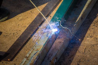 Küçük bir fabrika olarak endüstriyel Kaynakçı