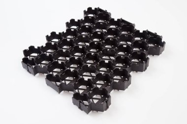 Eğimin tasarımı. Plastik siyah bal peteği çerçevesi dolduruldu