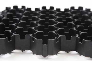 Eğimin tasarımı. Plastik siyah bal peteği çerçevesi dolduruldu