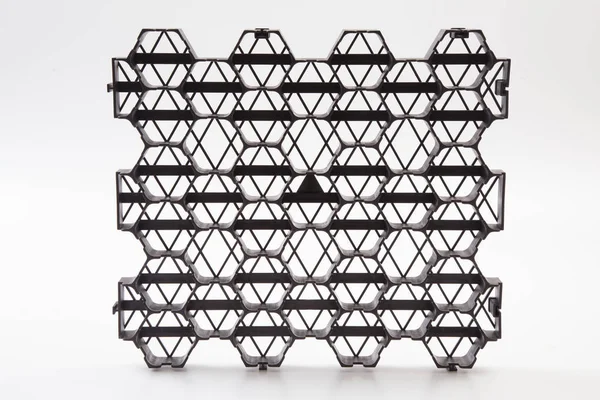 Eğimin tasarımı. Plastik siyah bal peteği çerçevesi dolduruldu