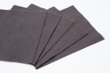 Beyaz arkaplanda gri kalın kumaş