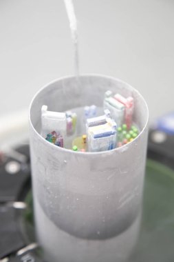 Sıvı nitrojen tankında sperm depolama, Kısırlık Laboratuvarı 1