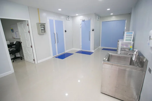 Tıbbi konsept. Odalı hastane koridoru