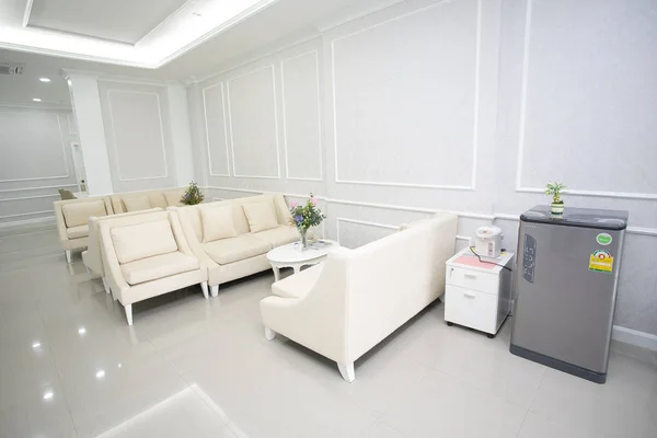 Moderní Prostorný Salonek Nebo Interiér Obývacího Pokoje — Stock fotografie