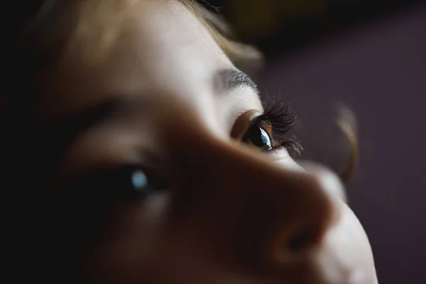 Close-up of beautiful little girl brown eyes — Stock Photo, Image