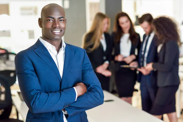 Businessman leader in modern office with businesspeople working — Stock Photo, Image