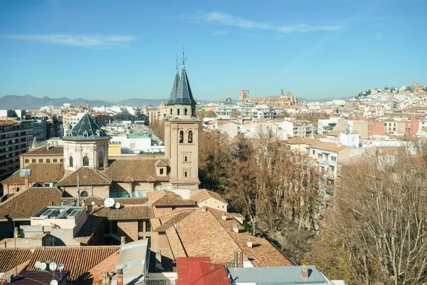GRANADA, ESPAÑA - 24 DE DICIEMBRE DE 2019: Vista aérea de Granada tomada desde la noria — Foto de Stock