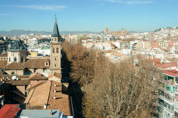 GRANADA, ESPAÑA - 24 DE DICIEMBRE DE 2019: Vista aérea de Granada tomada desde la noria — Foto de Stock