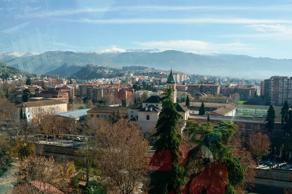 GRANADA, ESPAÑA - 24 DE DICIEMBRE DE 2019: Vista aérea de Granada tomada desde la noria — Foto de Stock