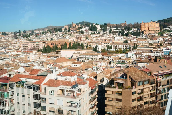 Granada, Hiszpania - 24 grudnia 2019: Widok z lotu ptaka Granady z diabelskiego młyna — Zdjęcie stockowe
