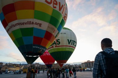 Guadix, Granada, İspanya. 1 Şubat. Aeroestacion Festivali 'nde tutsak balonlar.