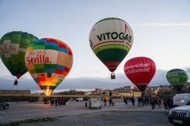 Guadix, Granada, İspanya. 1 Şubat. Aeroestacion Festivali 'nde tutsak balonlar.