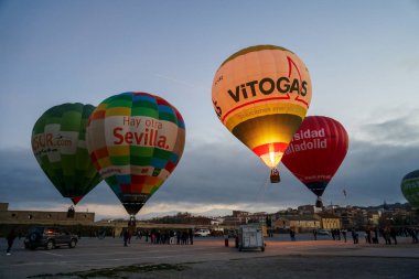 Guadix, Granada, İspanya. 1 Şubat. Aeroestacion Festivali 'nde tutsak balonlar.