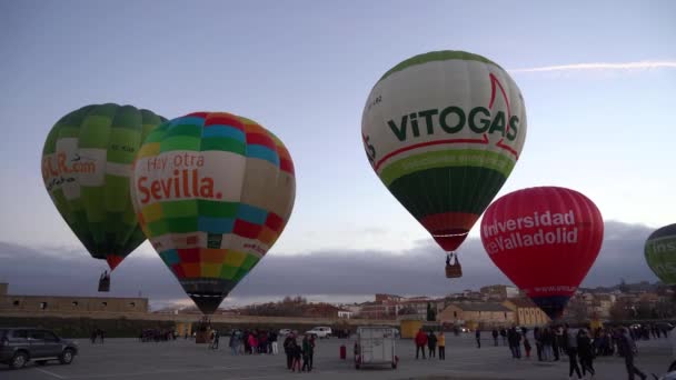 Uwięzione balony na festiwalu Aeroestacion w Guadix — Wideo stockowe