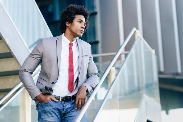 Nero Uomo Affari Sicuro Indossare Vestito Cravatta Piedi All Aperto — Foto Stock