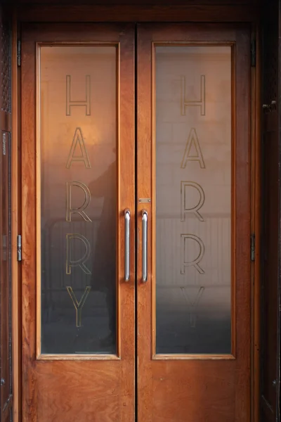 Vstupní dveře do Harray 's Bar, Benátky, Itálie — Stock fotografie