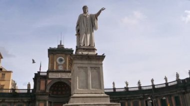 Dante Alighieri Anıtı Piazza Dante, Napoli, İtalya